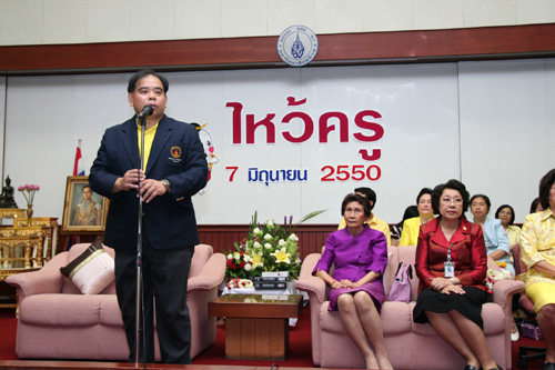 พิธีไหว้ครู คณะเภสัชศาสตร์ ประจำปี 2550 วันที่ 7 มิถุนายน 2550 เวลา 9.30 น. ในงานคณบดีกล่าวให้โอวาทและเจิมหนังสือ พร้อมกับมอบทุนการศึ่กษา ณ ห้องประชุม 302 อาคารเทพรัตน์