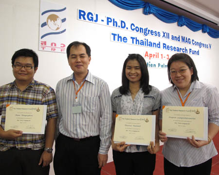 นศ. เภสัชฯ มหิดล คว้ารางวัลชนะเลิศจาก The Thailand Research Fund (TRF) Award 2011