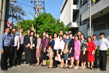 ทำบุญ ตักบาตร ในวันขึ้นปีใหม่ 2556