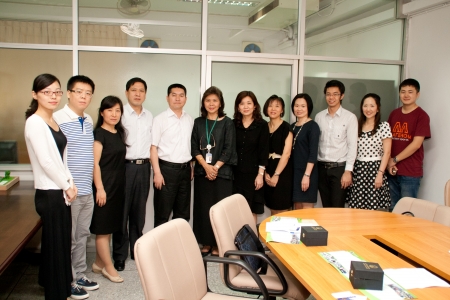 Delegates from Shenyang Pharmaceutical University
