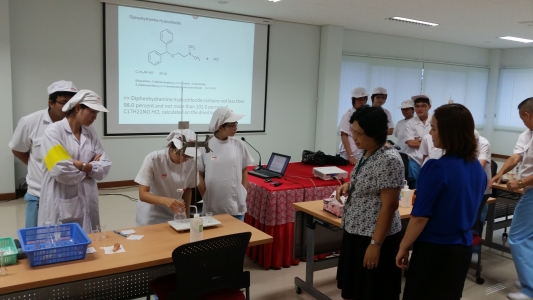 การอบรมเรื่อง "เทคนิคการใช้เครื่องแก้วในงานวิเคราะห์และเทคนิคการไตเตรทอย่างถูกต้อง" แก่บริษัท ไทยเมจิ ฟามาซูติคัล จำกัด
