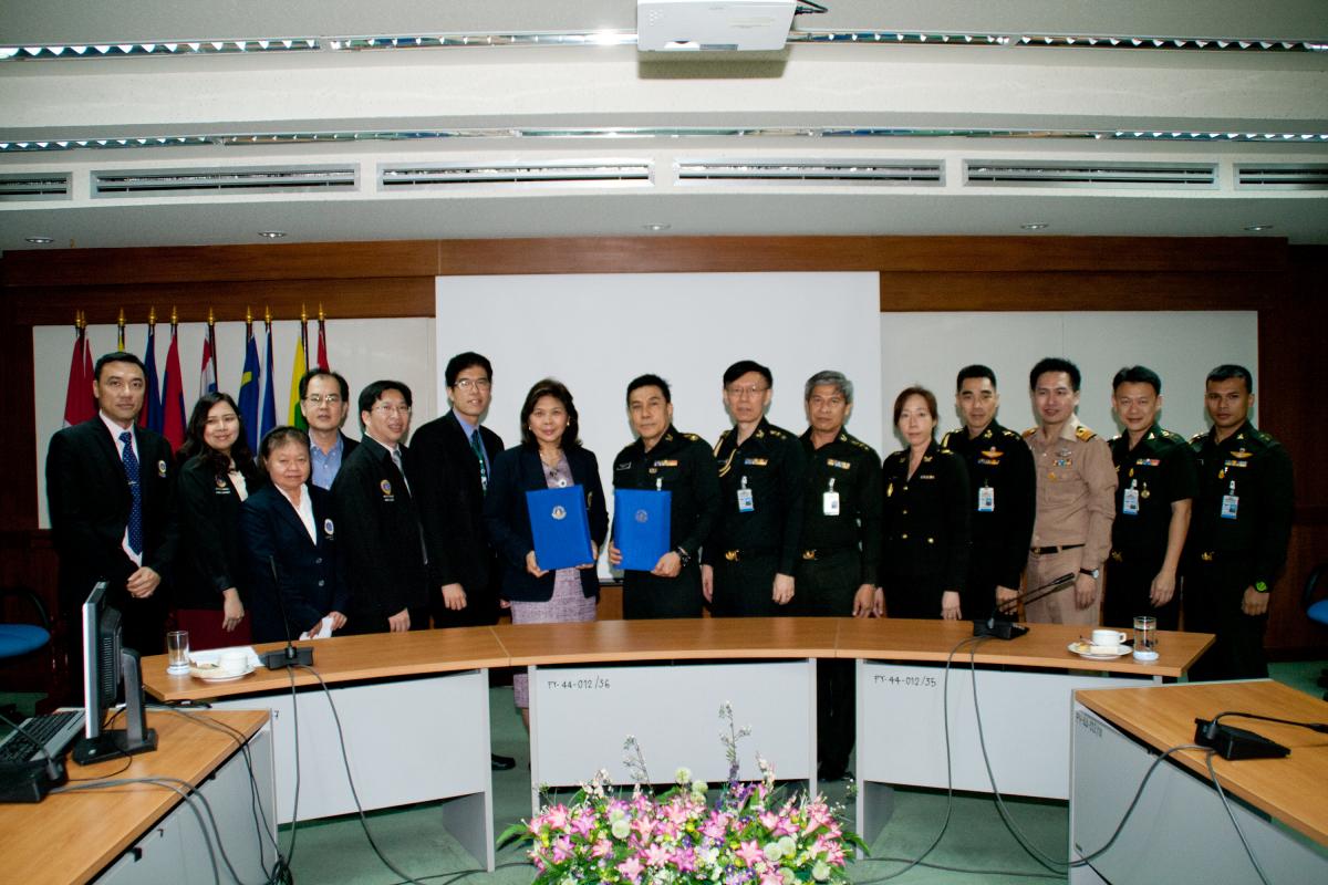การลงนามร่วมกันระหว่าง คณะเภสัชศาสตร์ กับ โรงงานเภสัชกรรมทหารฯ