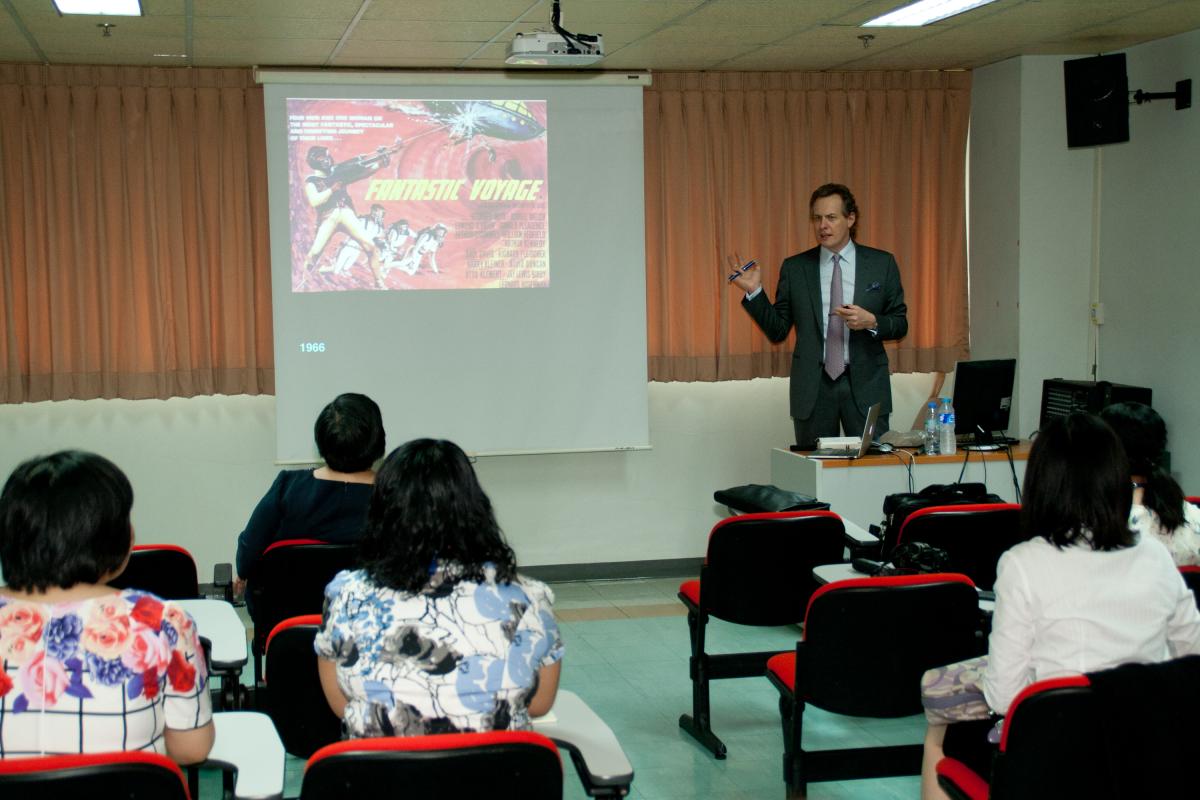 การบรรยายให้กับนักศึกษาโท-เอก โดย Professor จากต่างประเทศ