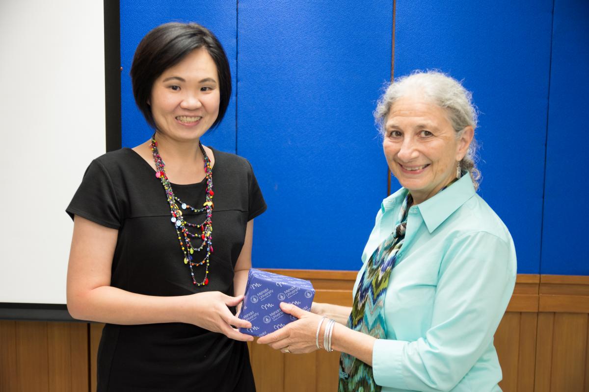 ต้อนรับ Dr. Leslie Mamoorian
