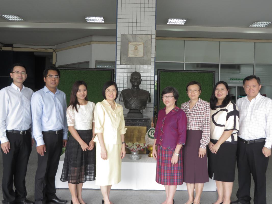 คณะผู้บริหารชุดใหม่สักการะ อ.ประดิษฐ์