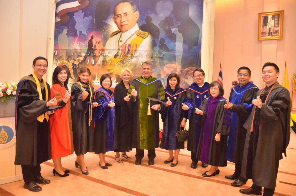 งานพิธีมอบครุยวิทยฐานะ แด่ผู้ทรงคุณวุฒิที่ได้รับปริญญากิตติมศักดิ์
