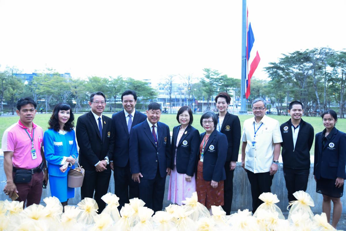 ทำบุญตักบาตรเนื่องในวันปีใหม่ มหาวิทยาลัยมหิดล