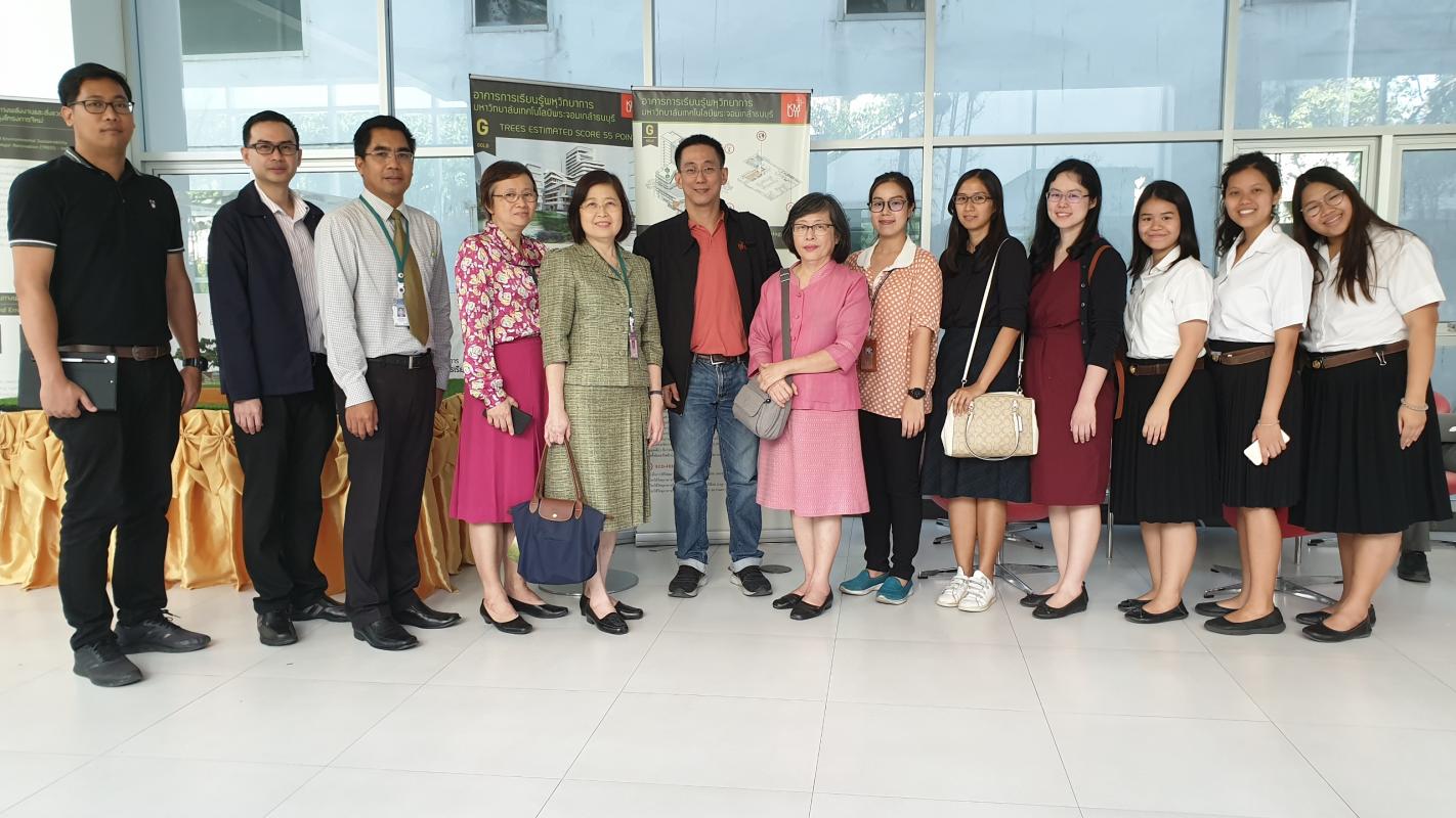 คณบดี และ ผู้บริหาร ของคณะเภสัชศาสตร์ มาเยี่ยมสถานที่ ห้องสมุดและห้องเรียน ของ สถาบันเทคโนโลยีพระจอมเกล้าบางมด