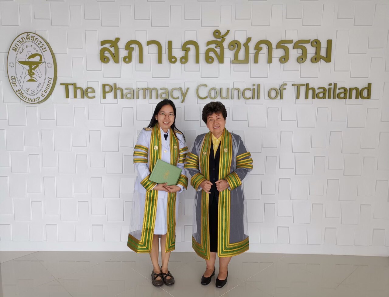 พิธีมอบหนังสืออนุมัติแสดงความรู้ ความชำนาญในการประกอบวิชาชีพเภสัชกรรม สาขาเภสัชกรรมสมุนไพร ปี 2562