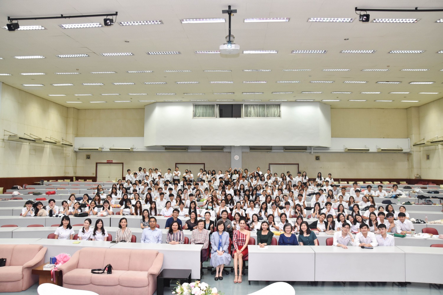 แรงบันดาลใจ สู่ความสำเร็จ โดย เภสัชกรหญิงสิรีธร ลีห์อร่ามวัฒน์