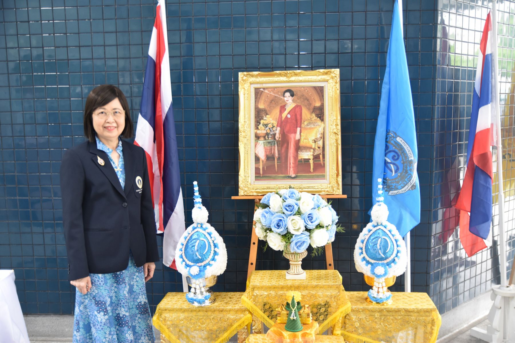ลงนามถวายพระพรสมเด็จพระนางเจ้าสิริกิติ์ พระบรมราชินีนาถ พระบรมราชชนนีพันปีหลวง