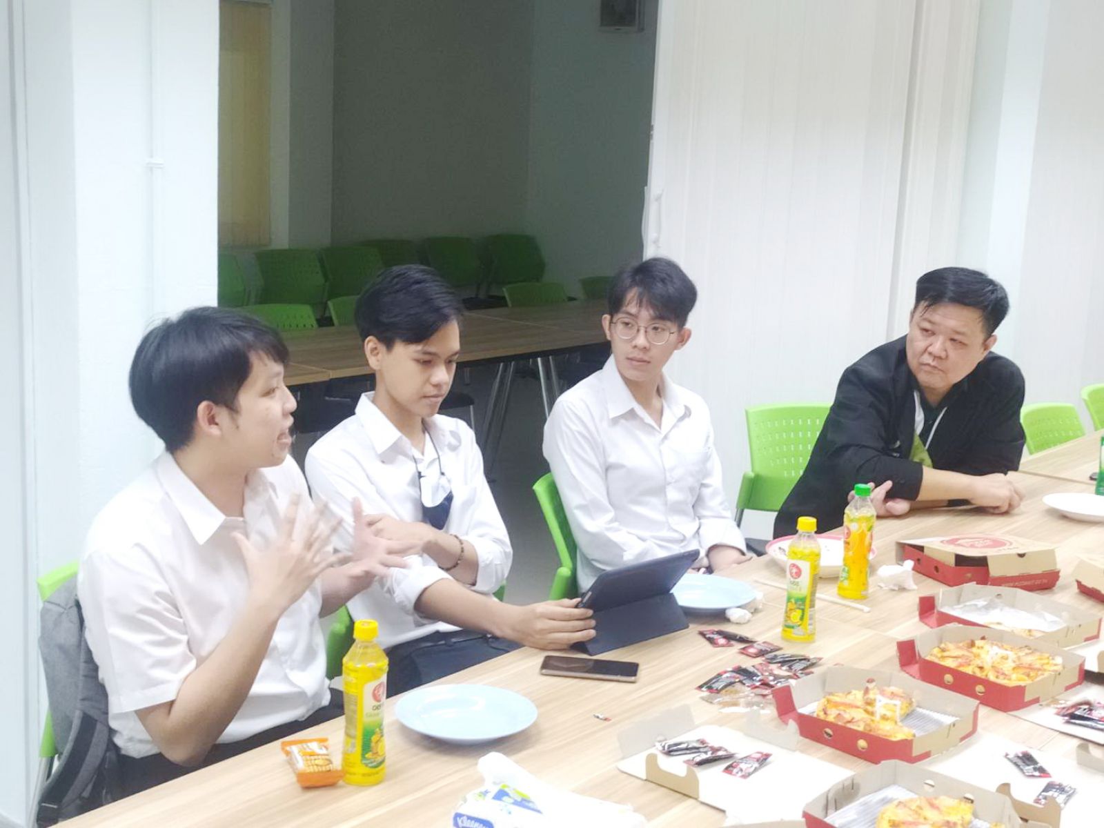 เลี้ยงขอบคุณทีมงานเปิดบ้านเภสัชมหิดล