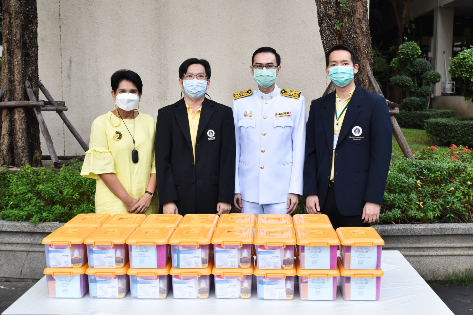 พิธีทำบุญตักบาตรถวายเป็นพระราชกุศล เนื่องในวันคล้ายวันพระบรมราชสมภพและวันพ่อแห่งชาติ