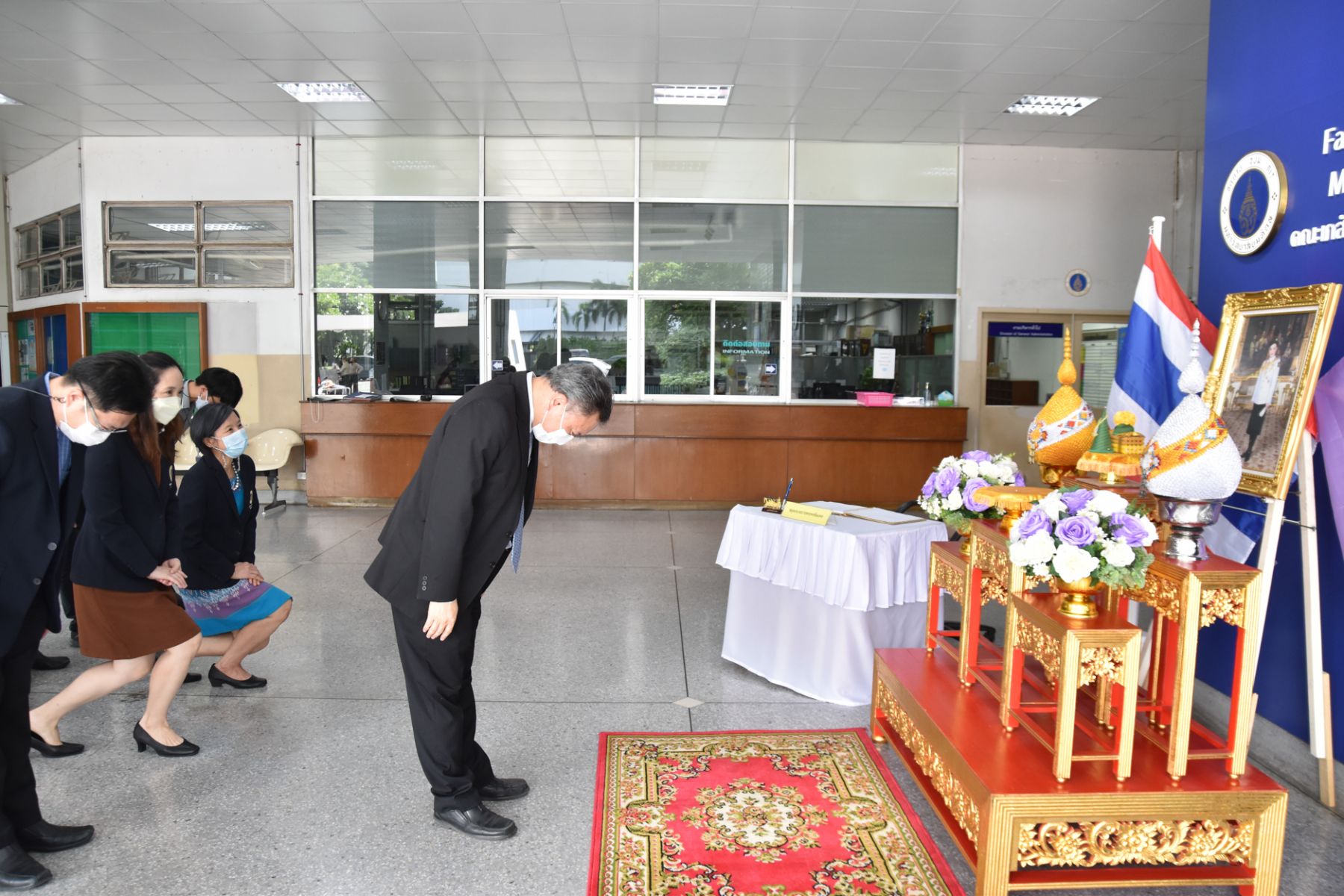 ลงนามถวายพระพร สมเด็จพระนางเจ้าฯ พระบรมราชินี