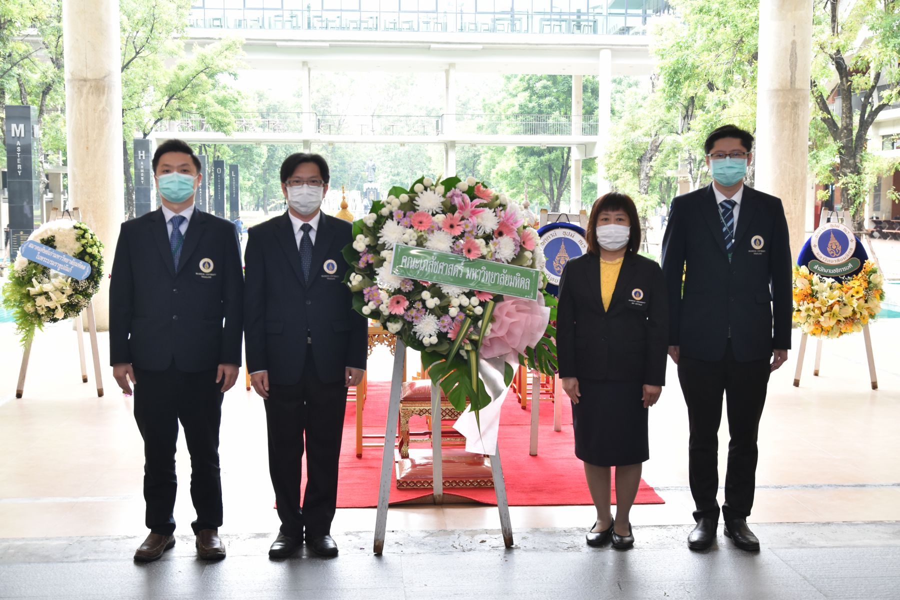พิธีวางพวงมาลาถวายราชสักการะ สมเด็จพระมหิตลาธิเบศร อดุลยเดชวิกรม พระบรมราชชนก เนื่องใน “วันมหิดล” 
(ณ.มหาวิทยาลัยมหิดล ศาลายา)