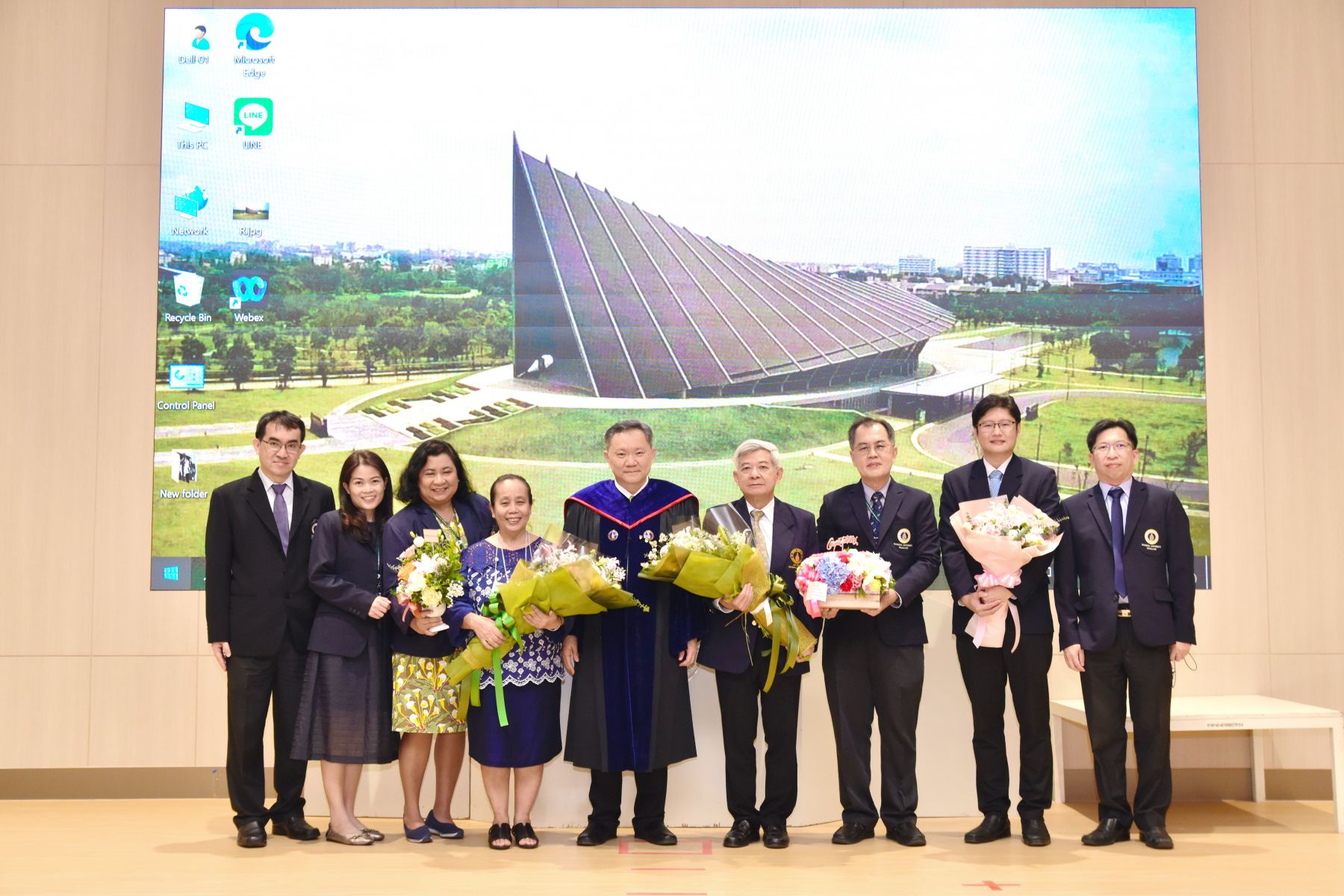แสดงความยินดีกับอาจารย์ที่ได้รับแต่งตั้งเป็นศาสตราจารย์เกียรติคุณ