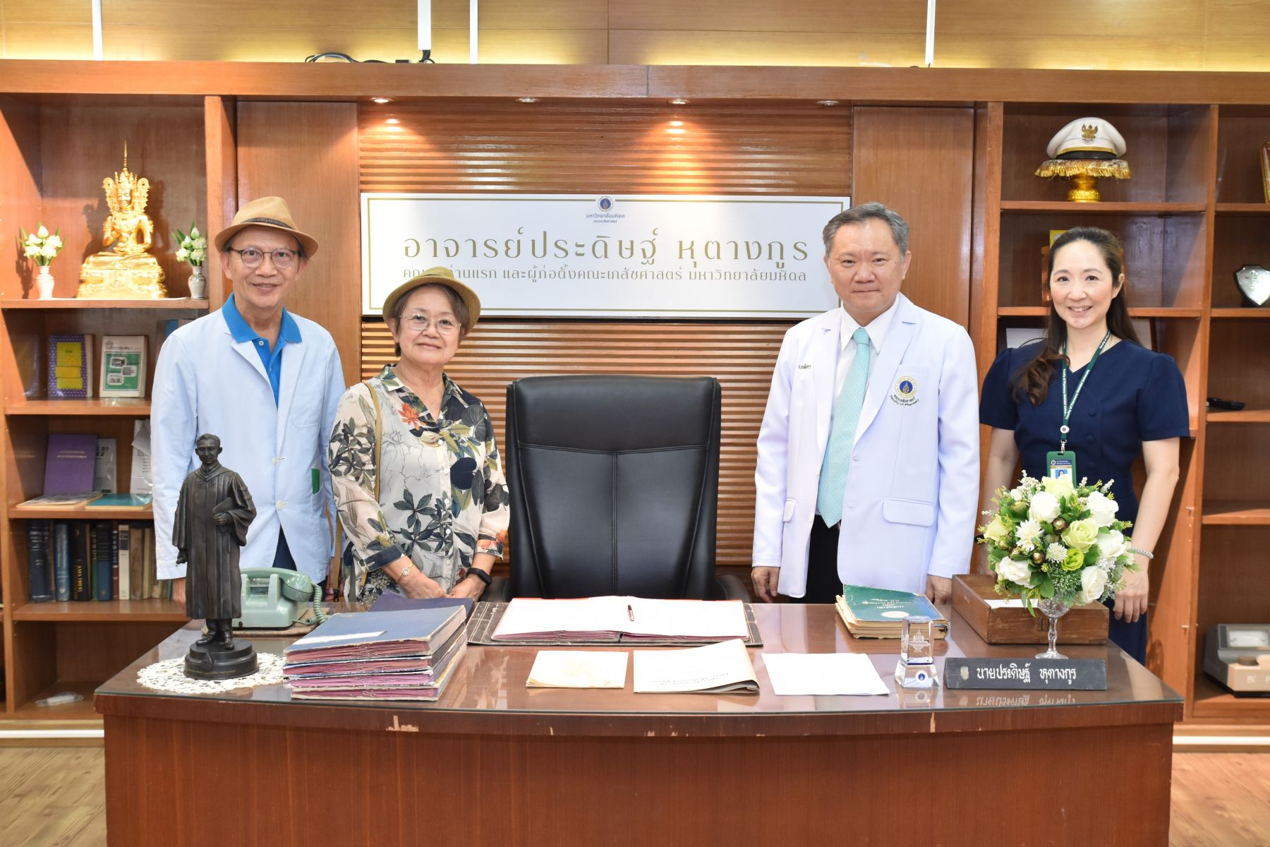 เภสัชกรวินัย ศานติวงษ์การ มอบเงินสนับสนุนการเรียนการสอน