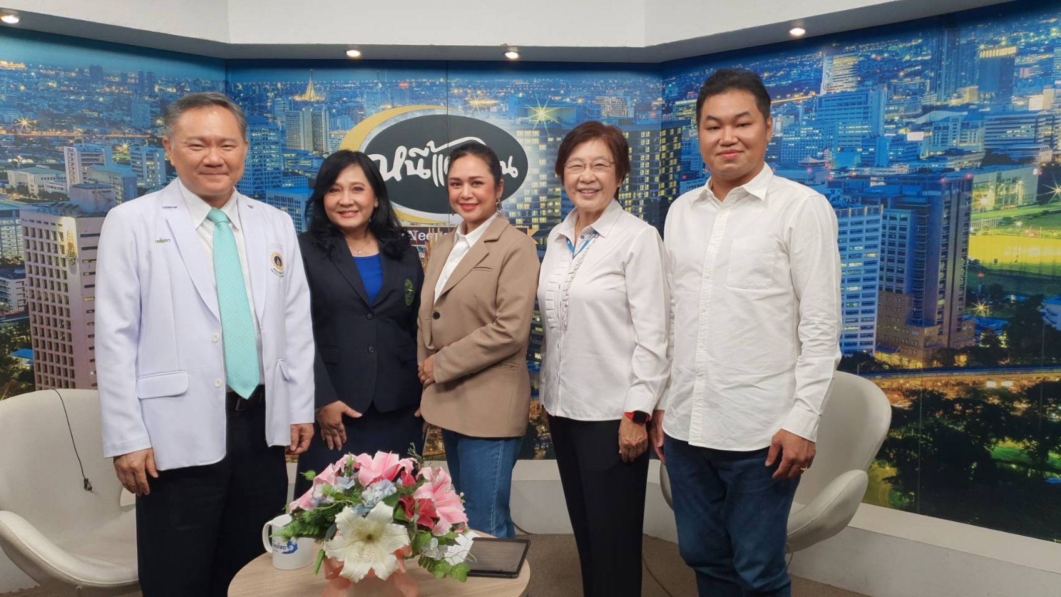 ร่วมรายการ “หนี้แผ่นดิน” 