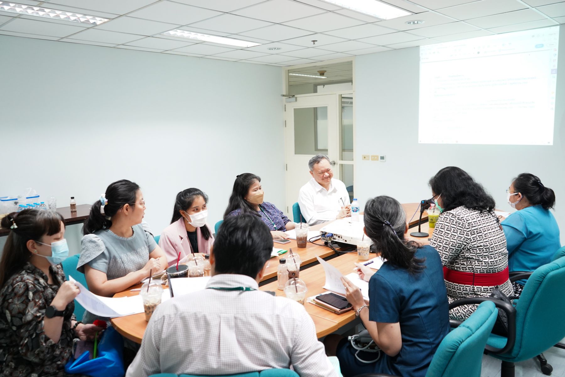 ประชุมทบทวนการบริหารศูนย์วิเคราะห์ฯ(ฝ่ายสมุนไพร)
