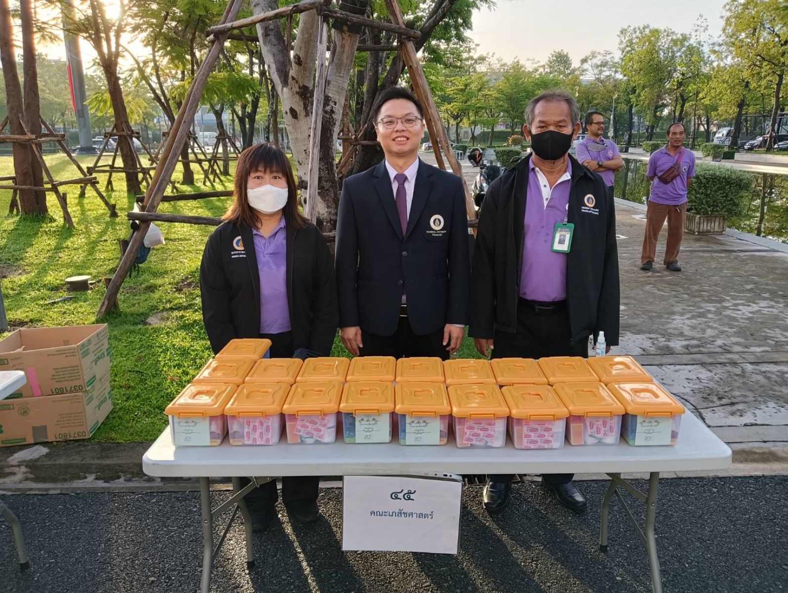 พิธีทำบุญตักบาตรเฉลิมพระเกียรติ เนื่องในโอกาสวันเฉลิมพระชนมพรรษา สมเด็จพระนางเจ้าสุทิดา พัชรสุธาพิมลลักษณ พระบรมราชินี