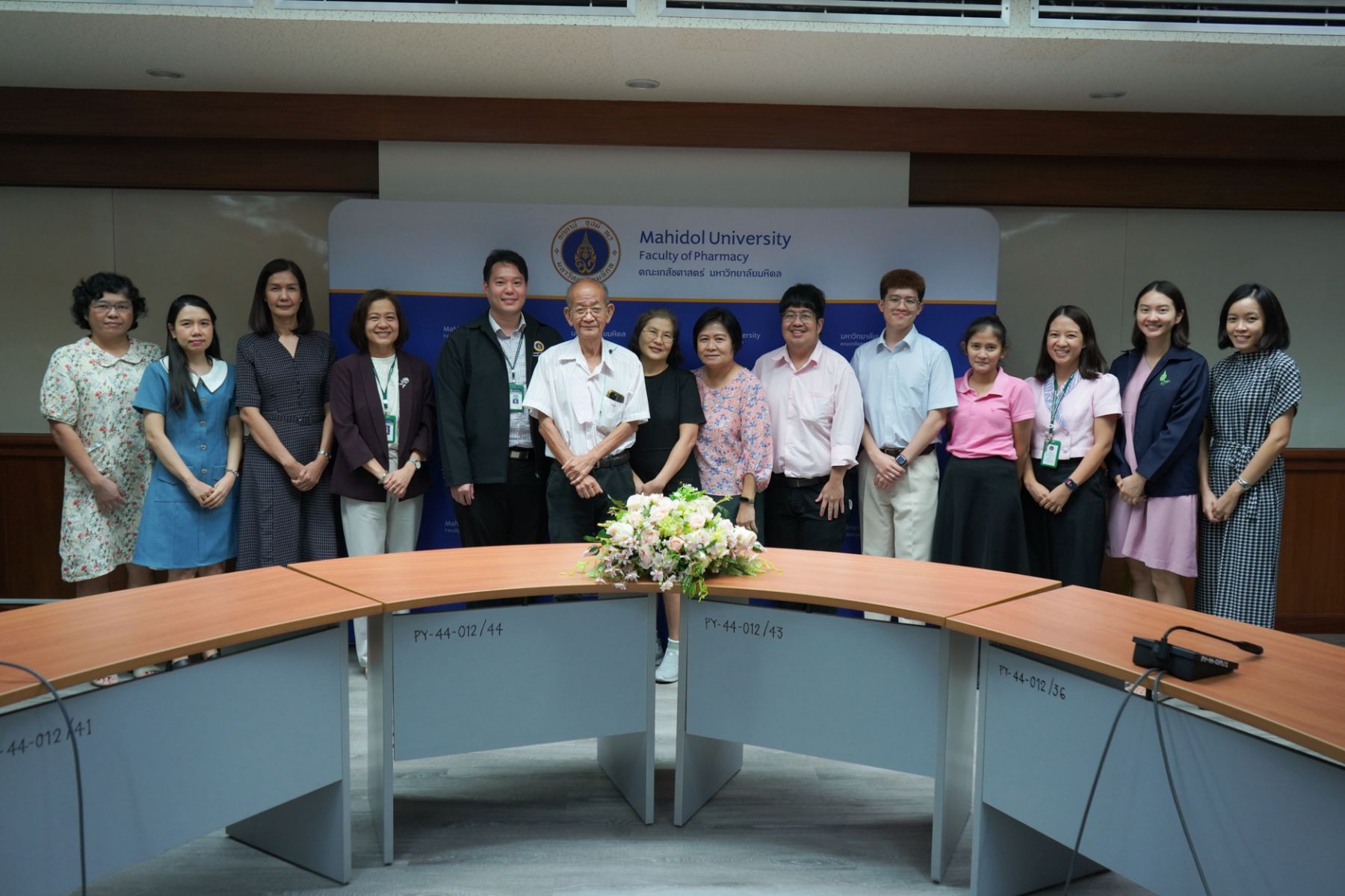 ห้องรับรองคณะดูงานจากคณะเภสัชศาสตร์ มหาวิทยาลัยศรนครินทรวิโรฒ