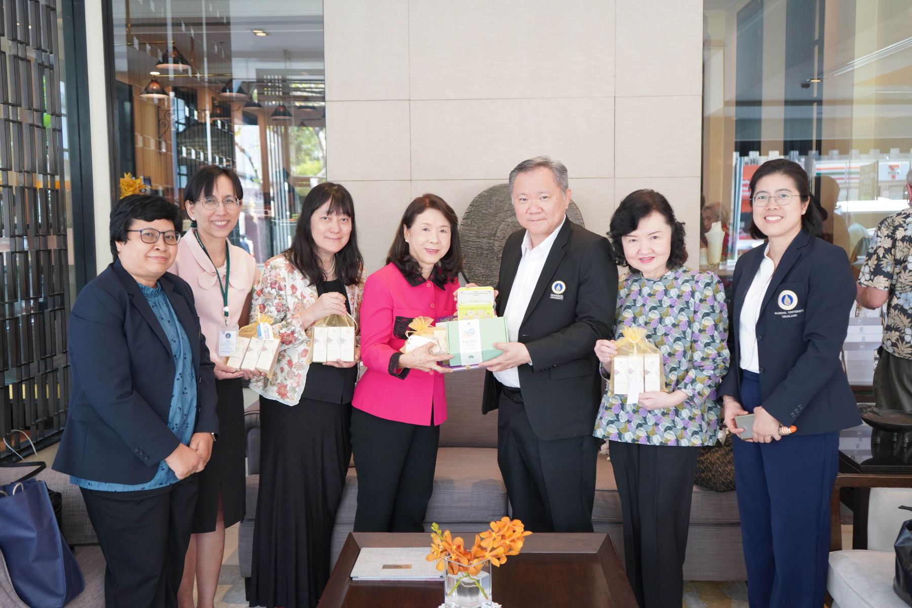มอบของแสดงความขอบคุณ มูลนิธิเกษม ปังศรีวงศ์