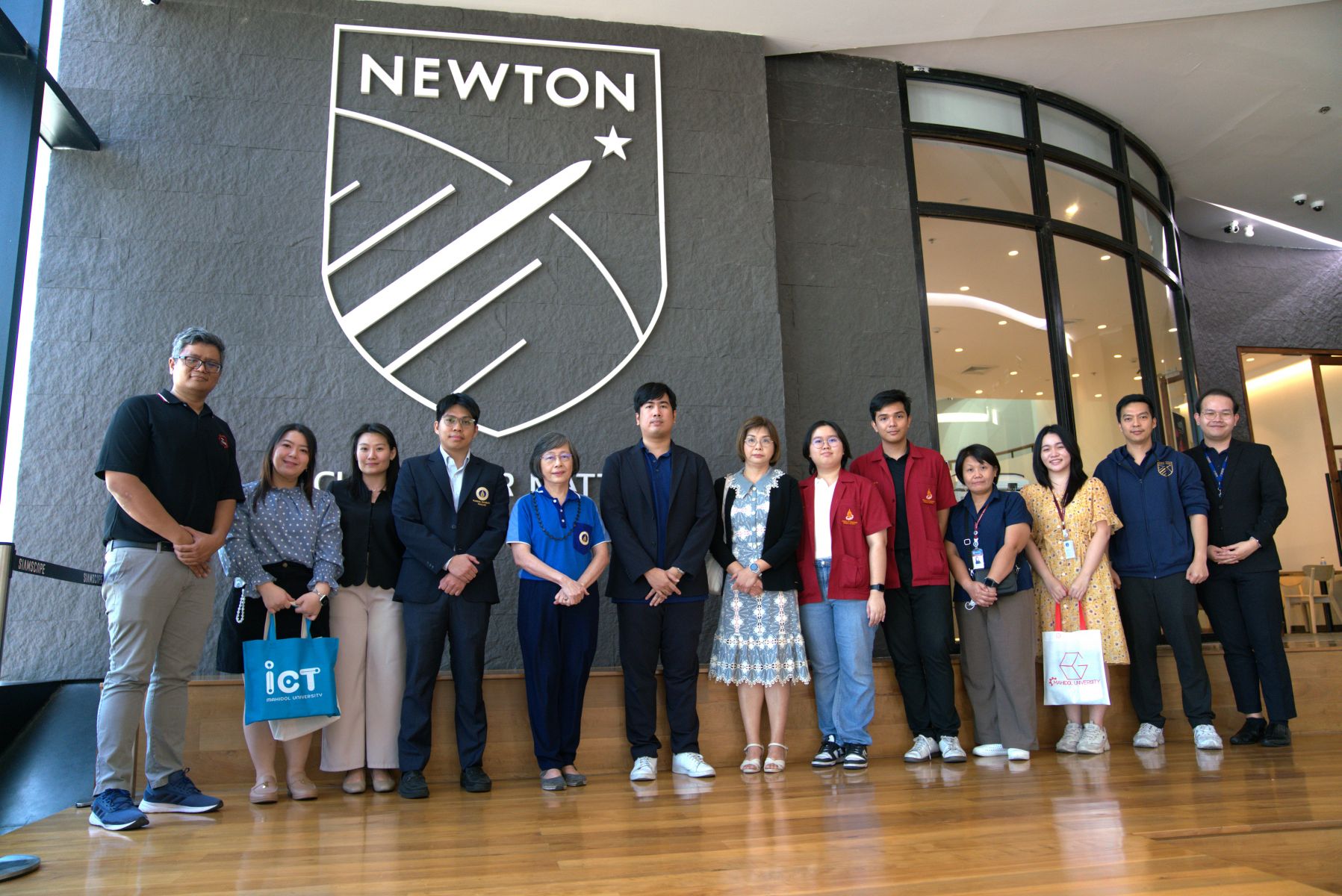 โรงเรียนเภสัชศาสตร์นานาชาติประชาสัมพันธ์หลักสูตรที่ The Newton Sixth Form