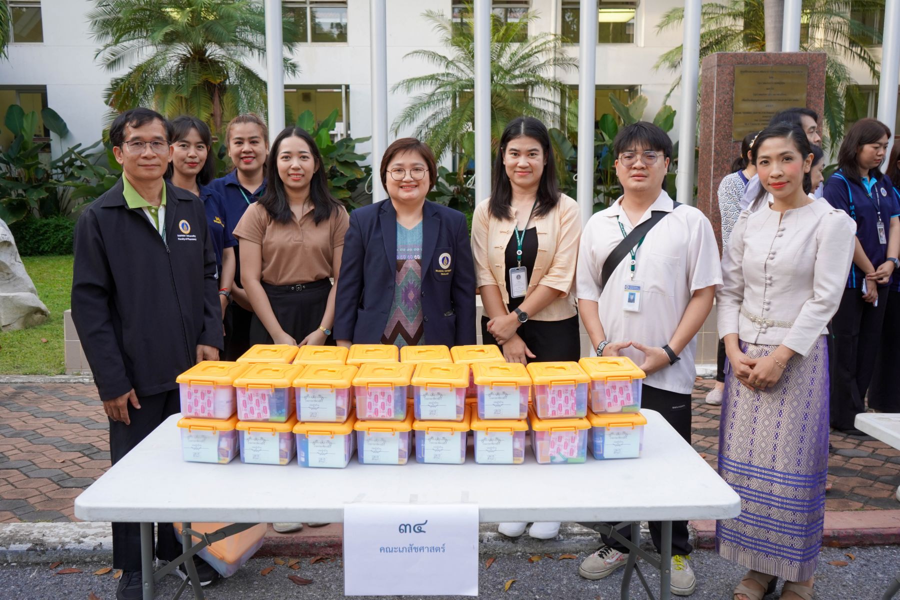 ทำบุญตักบาตรหอพระพุทธมหาศิริพิรยพัฒน์