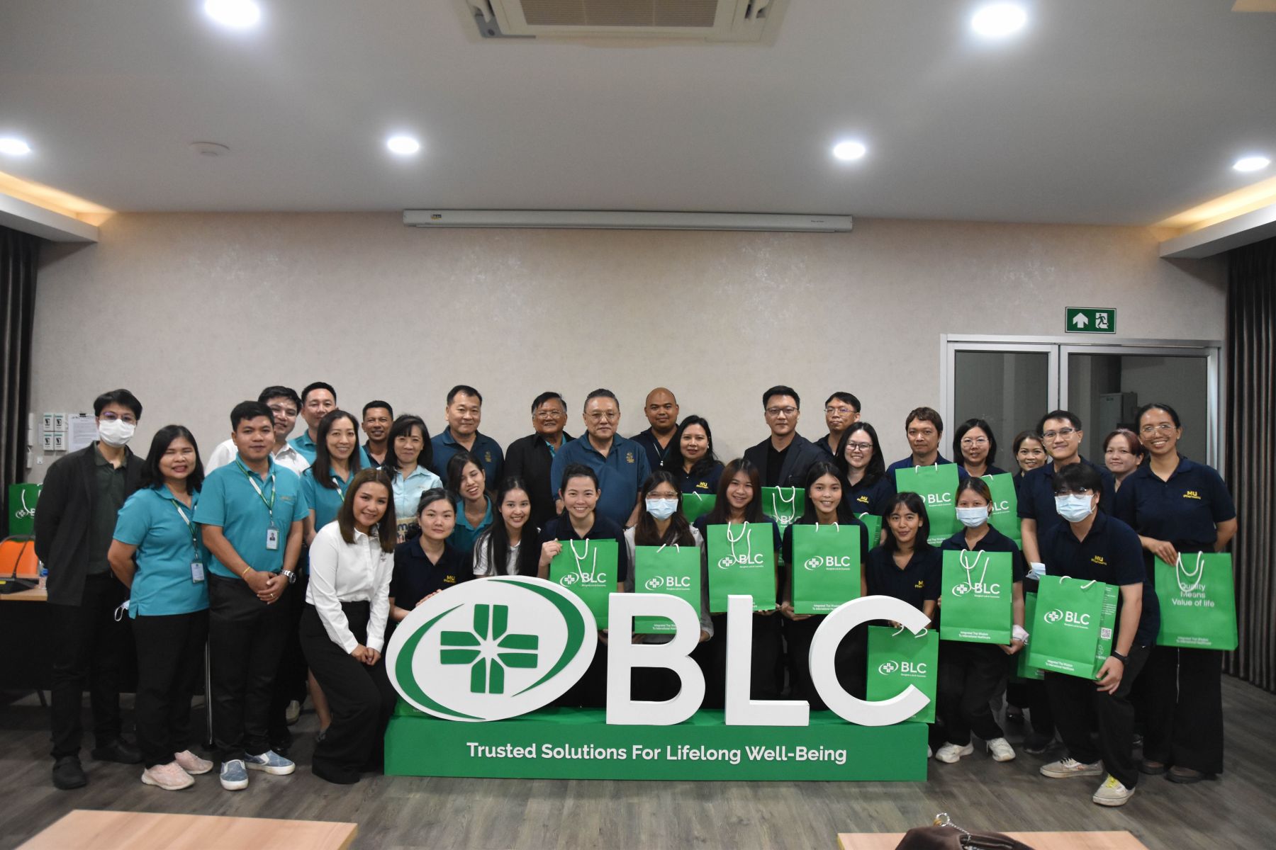 เยี่ยมชมส่วนการผลิต ส่วนห้องปฏิบัติการ ศูนย์วิจัย BLC