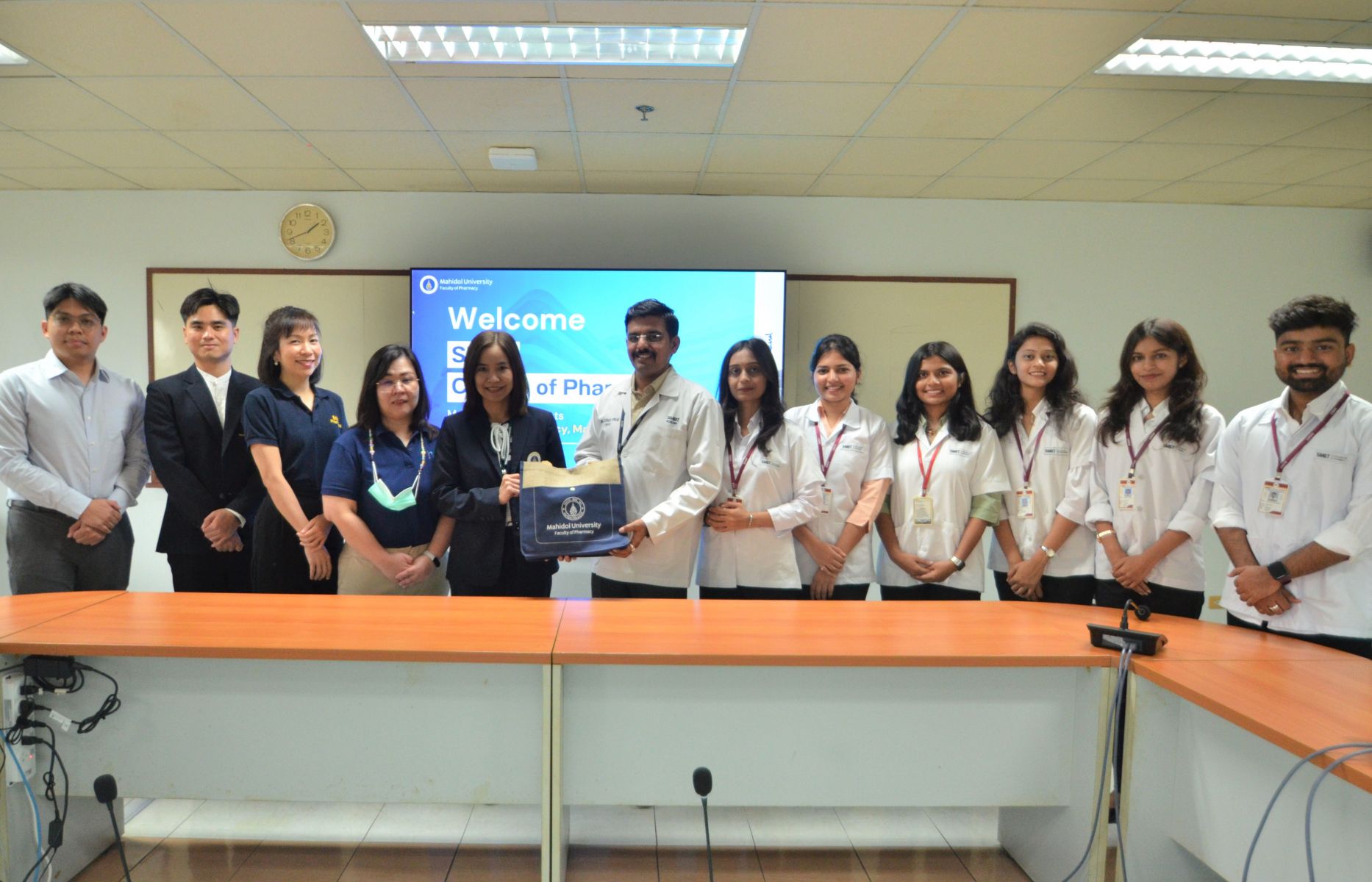 ต้อนรับคณาจารย์และนักศึกษาจาก SMBT College of Pharmacy ประเทศอินเดีย
