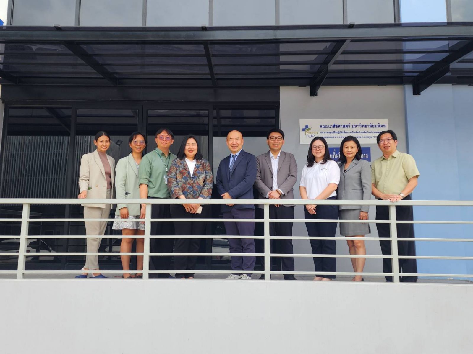 คณะผู้บริหารจาก WE-WIN Bio-Medical Co., Ltd. สาธารณรัฐจีน (ไต้หวัน) เข้าเยี่ยมชมอาคารศูนย์ฝึกปฏิบัติการเพื่อความเป็นเลิศด้านผลิตภัณฑ์ยาและสมุนไพร