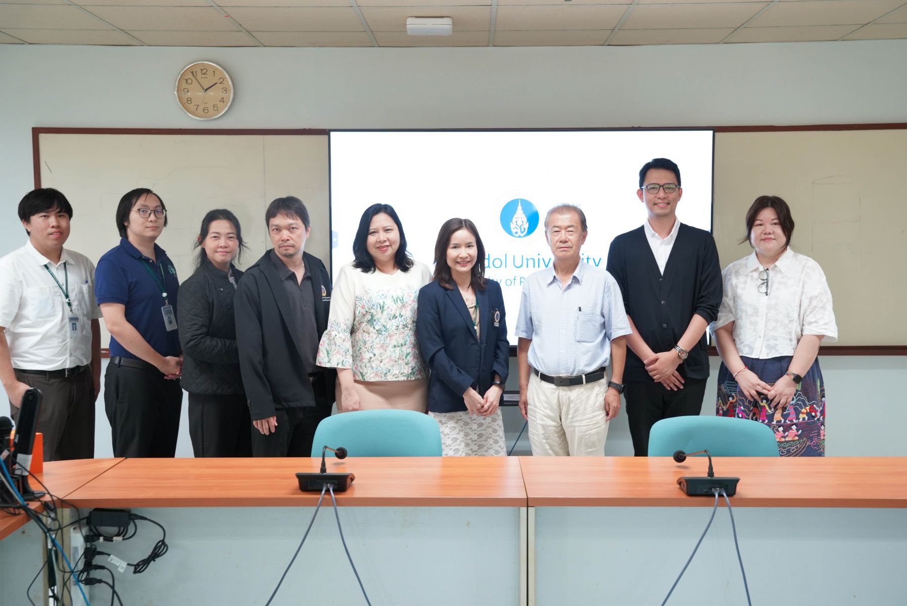 ประชุมภายนอกกับ professor จากประเทศจีน