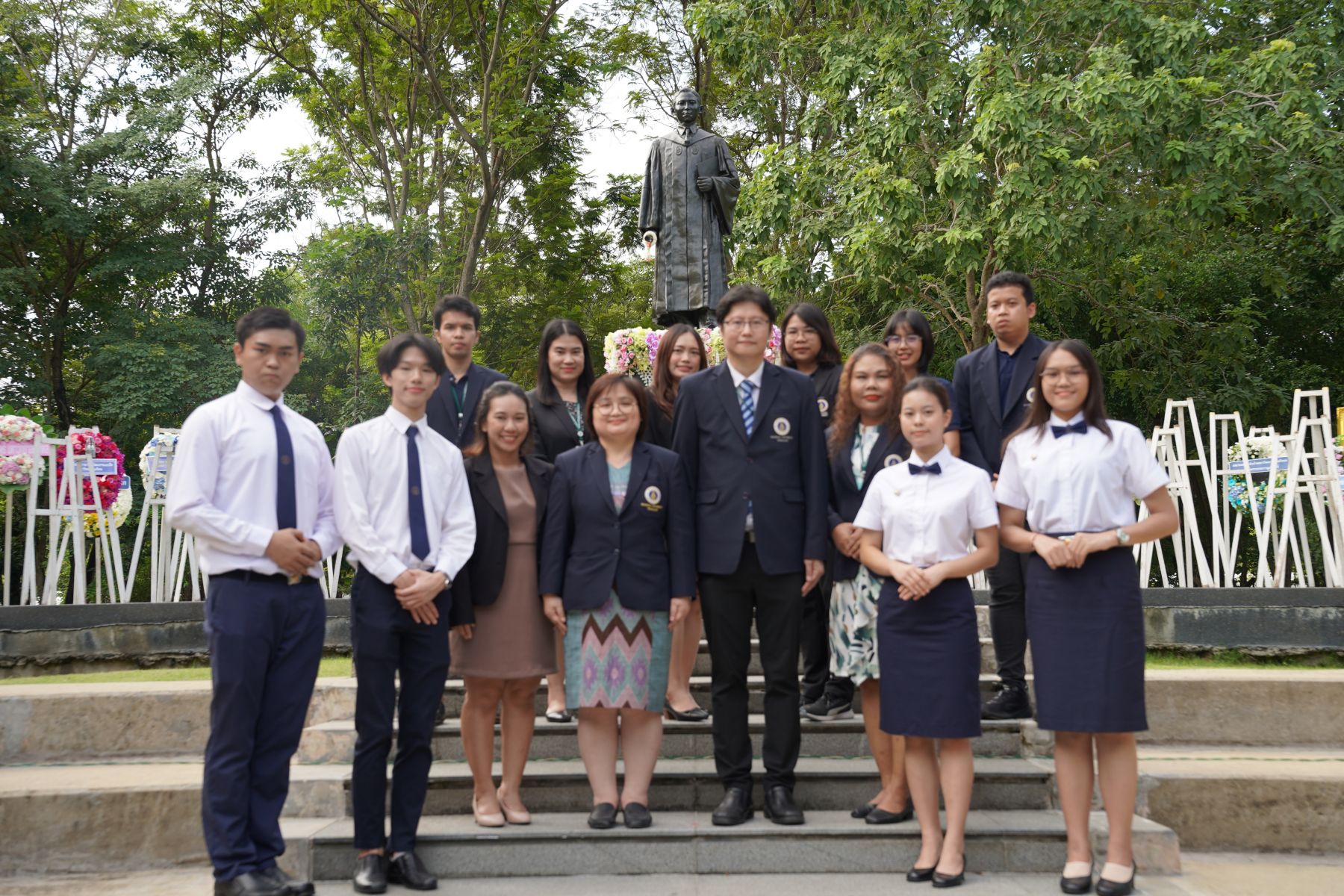พิธีวางพวงมาลา วันมหิดล