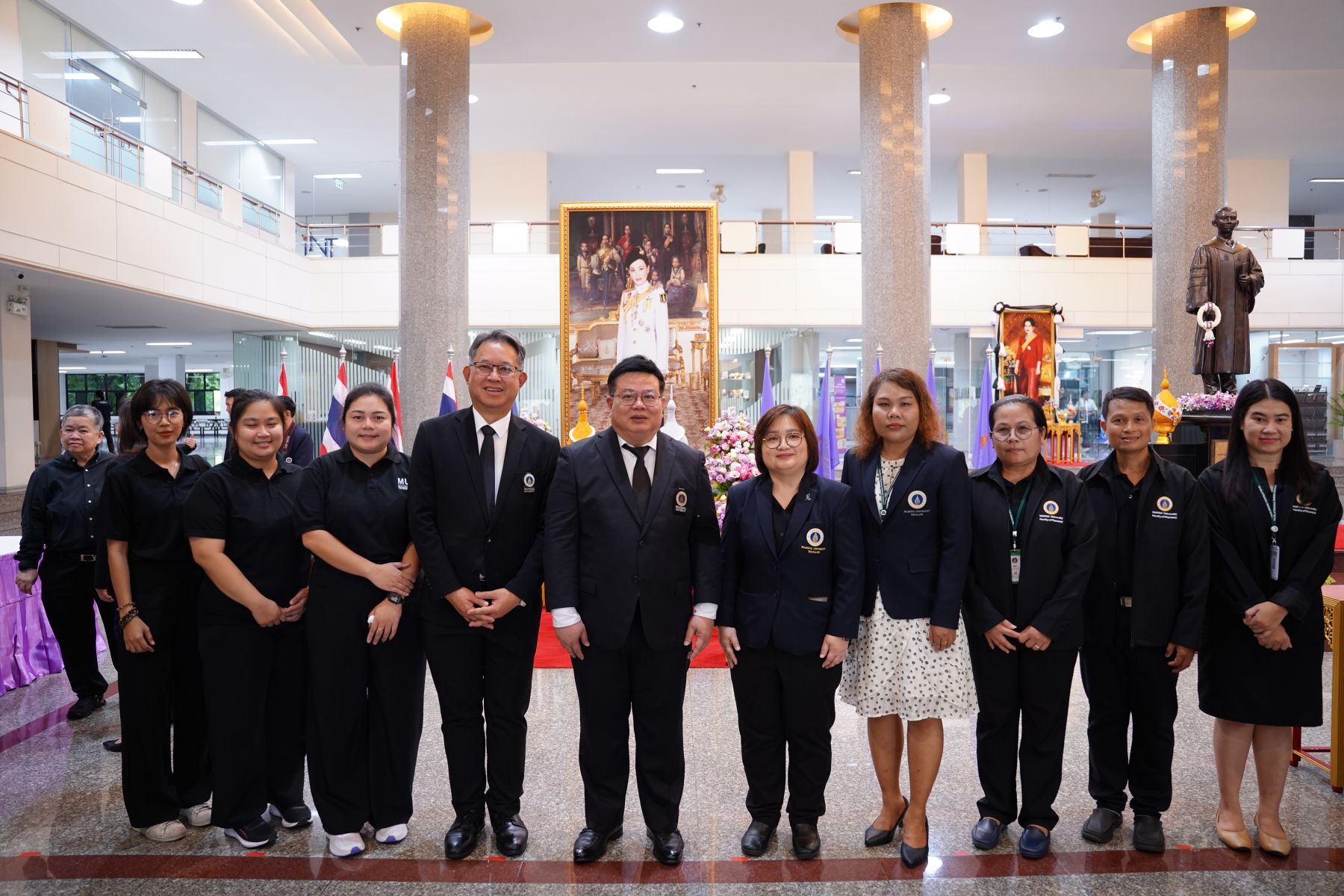 วางพานพุ่ม เนื่องในวันครอบรอบ4พรรษา พระนางเจ้าสุทิดา