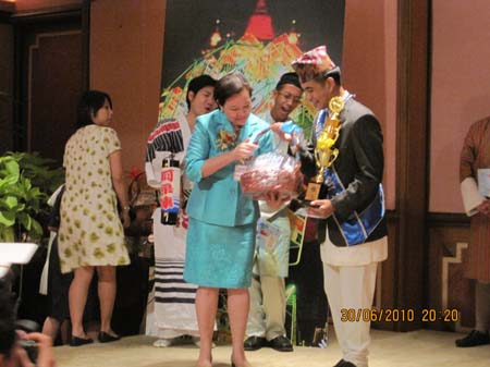 นักศึกษาบัณฑิต ได้รับรางวัล Mr. Mahidol University International Day 2010 
