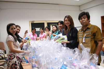ชาวเภสัชฯ มหิดล ร่วมแรงร่วมใจบรรจุสิ่งของ ช่วยเหลือผู้ประสบอุทกภัย