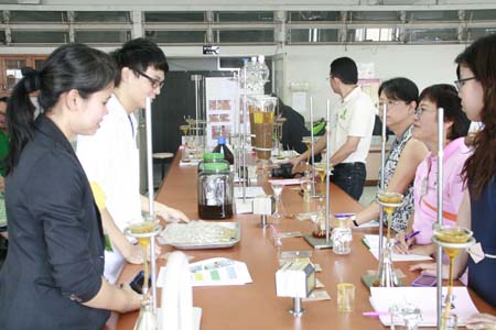 โครงการอบรมวิชาการเรื่อง การเตรียมสารสกัดสมุนไพรและผลิตภัณฑ์