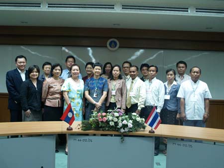 รองคณบดี, หัวหน้าภาควิชาฯ และคณาจารย์ ให้การต้อนรับ บุคลากรทางการแพทย์จากสาธารณรัฐประชาธิปไตยประชาชนลาว เมื่อวันที่ 1 กุมภาพันธ์ 2553
