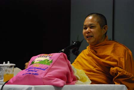 สโมสรนักศึกษาเภสัชศาสตร์ ร่วมกับชมรมพุทธศาสน์ จัดกิจกรรม ฟังธรรมเทศนาโดย
พระราชธรรมวาที วัดประยุรวงศาวาส  ในวันพุธที่ 27 มกราคม 2553 เวลา 13.00 – 16.00 น. ณ ห้อง 202 อาคารเทพรัตน์ คณะเภสัชศาสตร์ โดยได้งบประมาณสนับสนุนจากสำนักงานกองทุนสนับสนุนการสร้างเสริมสุขภาพ (สสส.)
