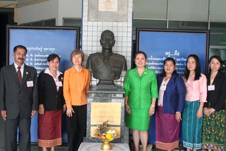 บุคลากรทางการแพทย์จากสาธารณรัฐประชาธิปไตยประชาชนลาว 