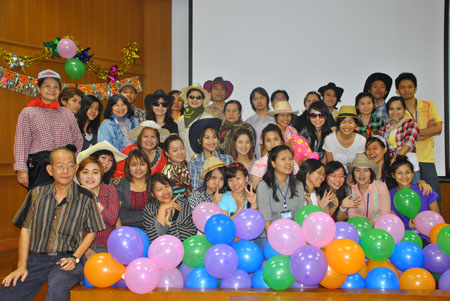 ภาควิชาจุลชีววิทยาจัดเลี้ยงสังสรรค์ปีใหม่ 2554