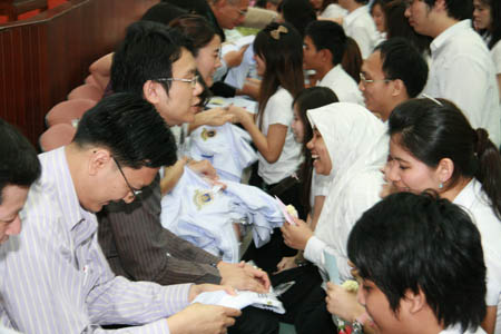 งานปฐมนิเทศฝึกงาน และพิธีมอบเสื้อกาวน์ แก่นักศึกษาเภสัชศาสตร์ รุ่น 38