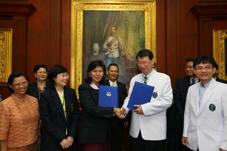 เภสัชมหิดลจับมือกับศิริราชพัฒนาการเรียนการสอนเภสัชศาสตร์ด้านผู้ป่วย
