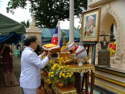 ภาพบรรยากาศพิธีกฐินพระราชทาน ณ วันแก้วพิจิตร อ.เมือง จ.ปราจีนบุรี เมื่อวันที่ 4-5 พฤศจิกายน 2548  โดยมี ศ.ดร.อำพล ไมตรีเวช เป็นประธานในพิธี
