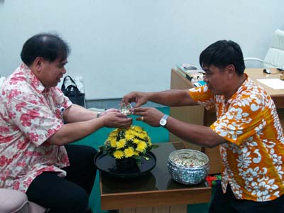 ร่วมอนุรักษ์ประเพณีและวัฒนธรรมของไทยในงานวันสงกรานต์ ประจำปี 2550 ที่คณะเภสัชศาสตร์ มหาวิทยาลัยมหิดล