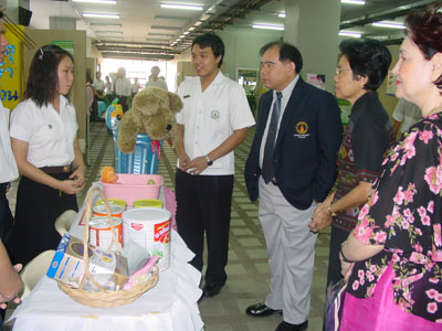 ภาพบรรยากาศงานนิทรรศการยา  ประจำปี 2547