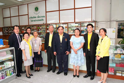 กรรมการสภามหาวิทยาลัยเยี่ยมชื่นชมคณะเภสัชศาสตร์ เมื่อวันที่ 13 มีนาคม 2550