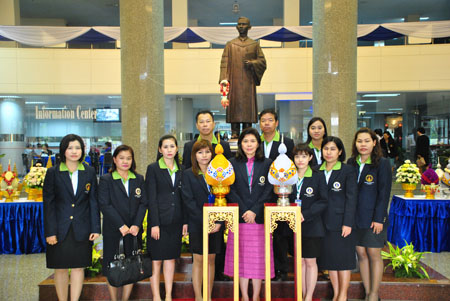 คณะเภสัชฯ เข้าร่วมพิธีวางพวงมาลา เนื่องในวันพระราชทานนามฯ