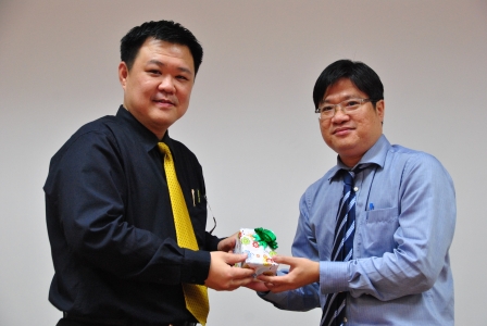 บรรยายพิเศษ "ออมก่อน รวยกว่า" ห้องบรรยาย 206 ชั้น 2 อาคารราชรัตน์