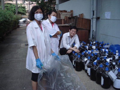 คณะอนุกรรมการจัดการขยะและของเสียอันตรายจากห้องปฏิบัติการ ดำเนินการรวบรวม waste จากห้องปฏิบัติการเพื่อทิ้งอย่างถูกวิธี